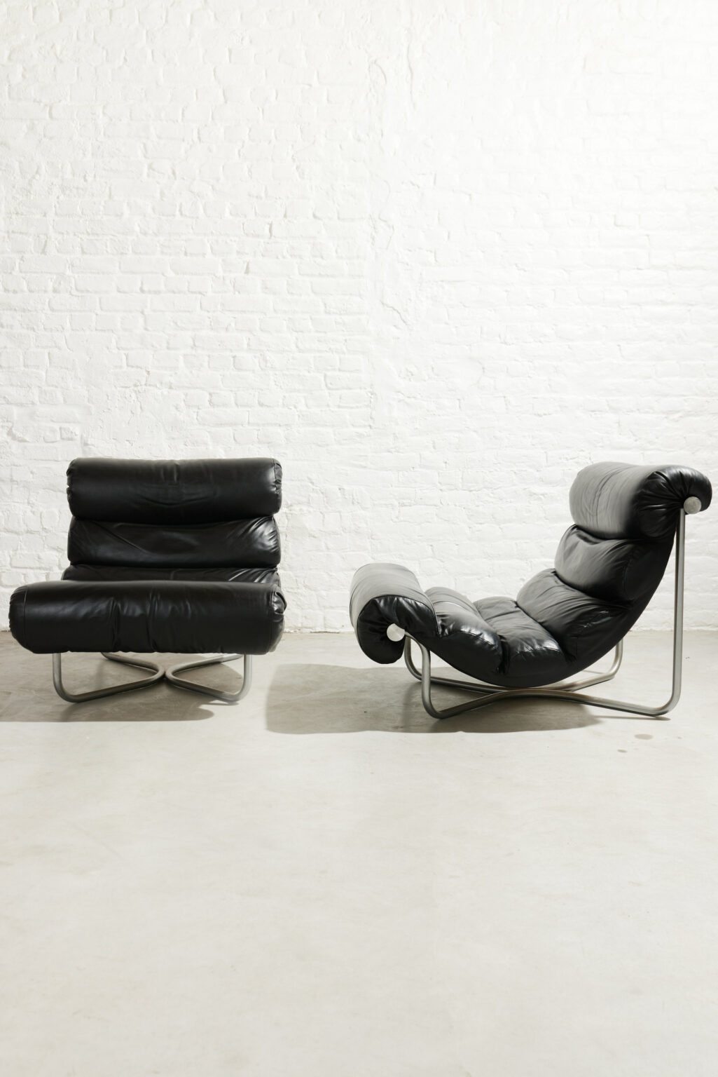Pair of "Glasgow" lounge chairs by Georges van Rijk