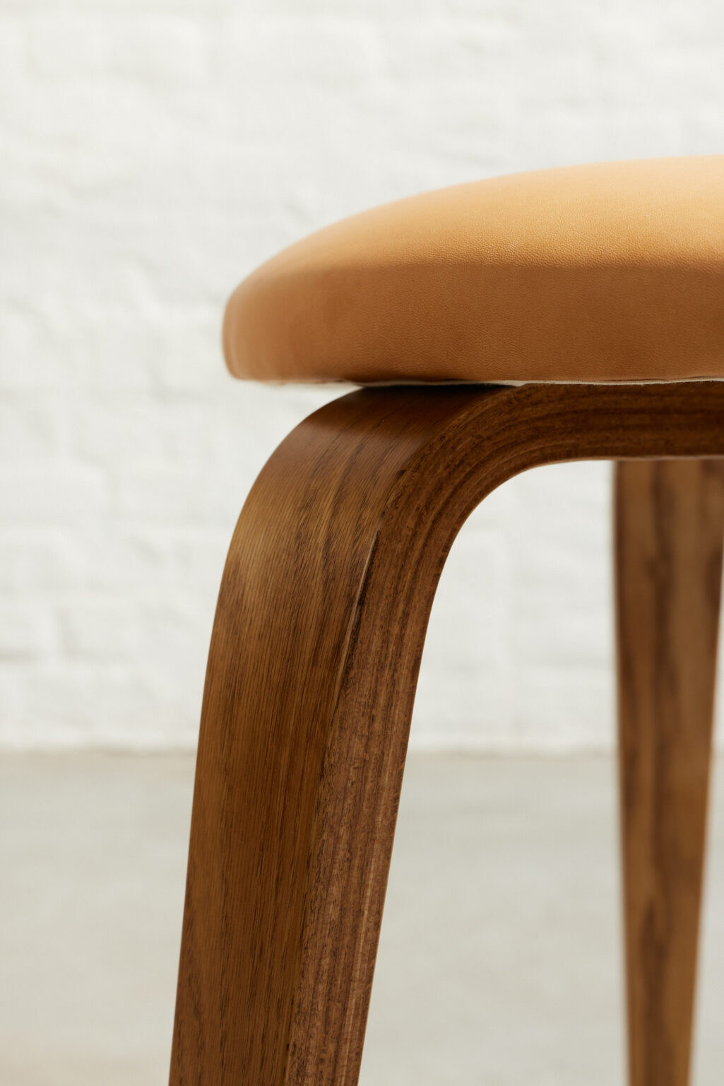 Rare plywood tripod chair by Menovich Wouda