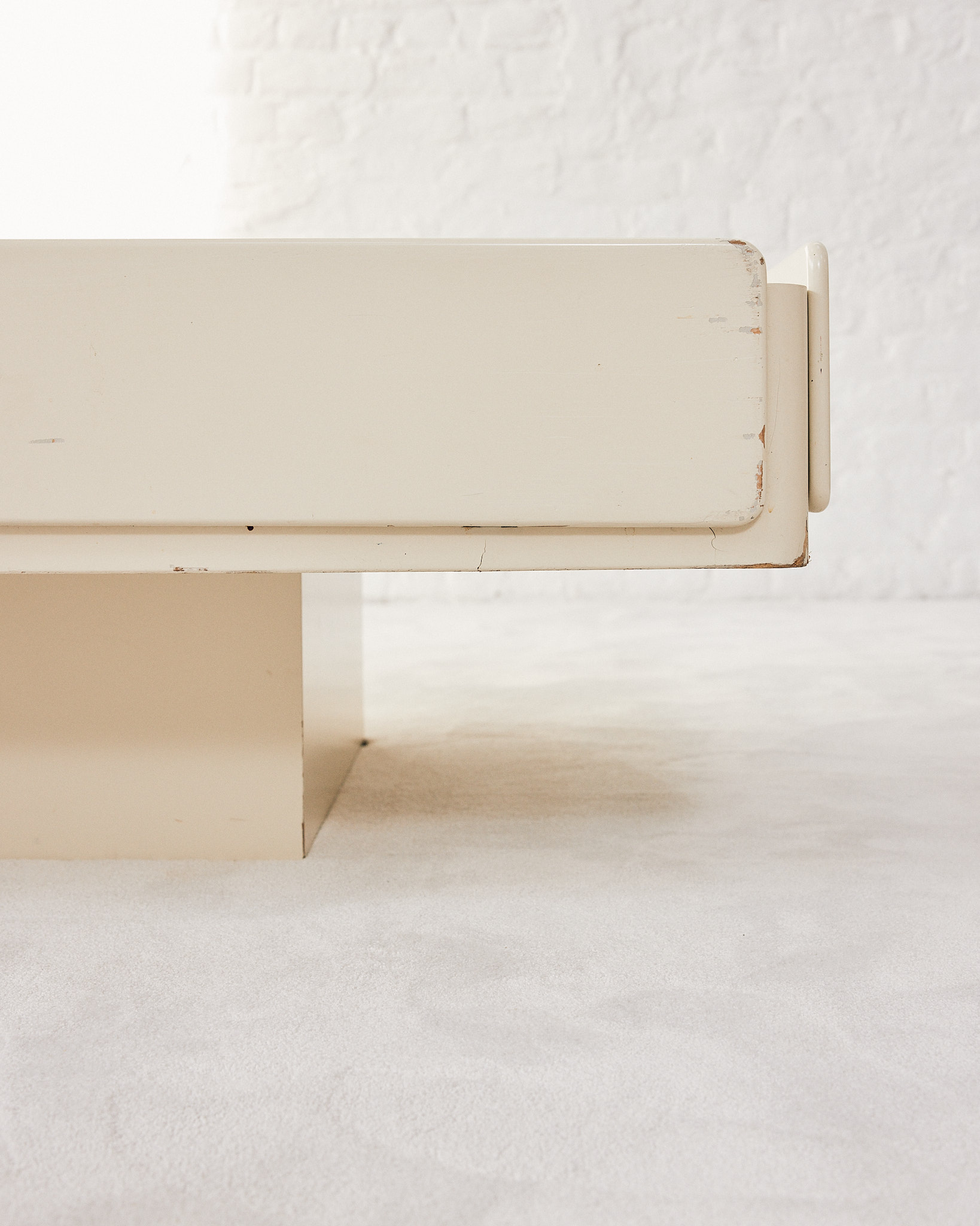 Caori Coffee Table by Magistretti Vico